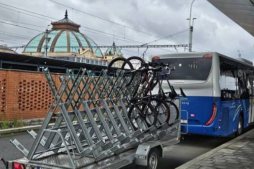 Cyklobusy Plzeňska startují, jízda historickým autobusem zdarma