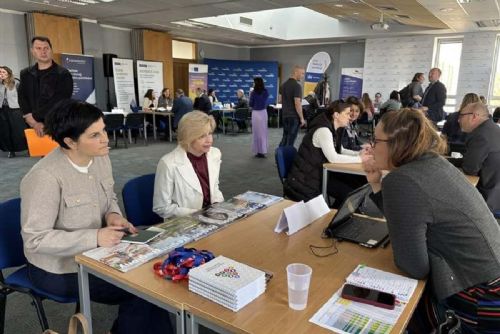 Dotace, digitalizace a AI: podnikatelé na Vysočině zaplnili krajský veletrh