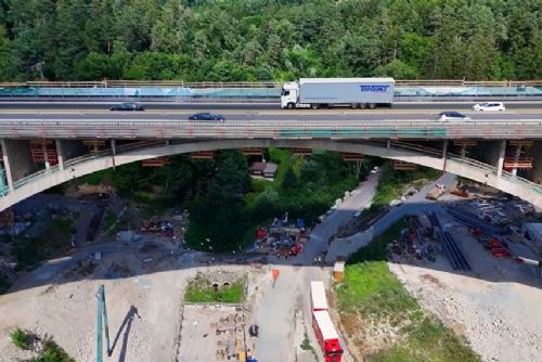 Dvě noční uzavírky D1 u Šmejkalky. Řidiči pojedou objížďkou přes Benešov