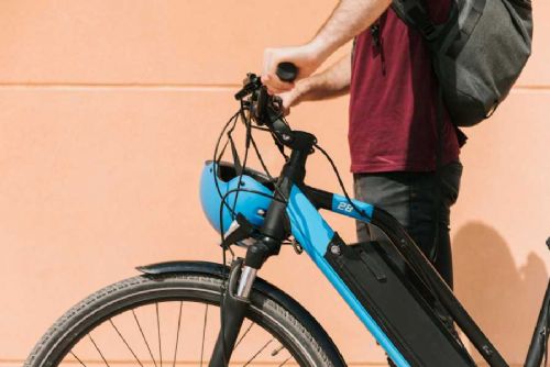 Elektrokola dobývají Žďárské vrchy: Vysočina láká cyklisty