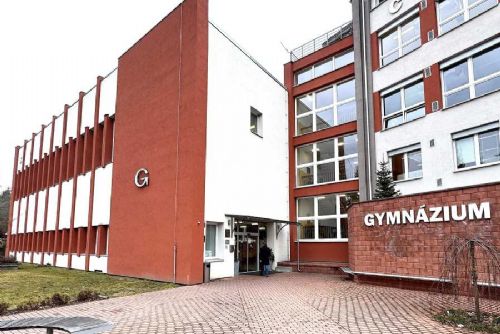 Gymnázium Český Krumlov slaví triumf v Bruselu za inovace