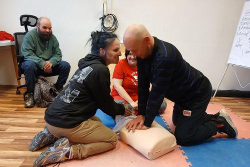 Hlasujte pro Plzeň! Kurz první pomoci pro lidi bez domova může získat evropskou cenu