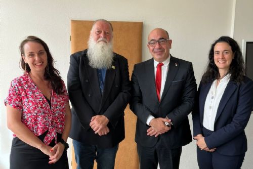 Izraelský velvyslanec Amir Weissbrod navštívil Slovanskou radnici