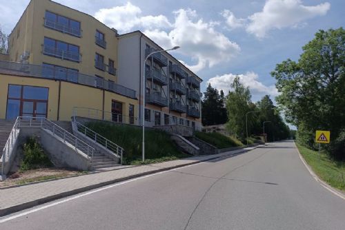 Koloděje nad Lužnicí mají nový chodník podél silnice II/105. Bezpečnější trasa pro pěší i školáky