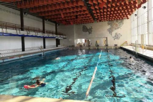 Krnovské školy bez bazénu: Plavecké lekce zdražují a ubývají
