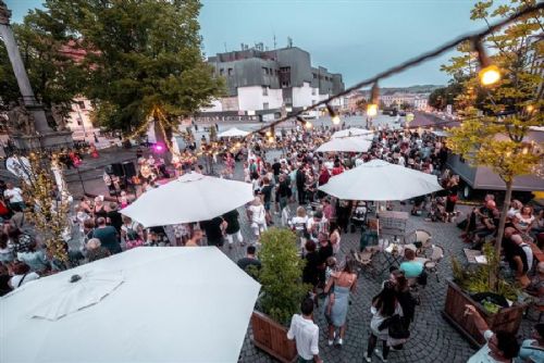 Léto na jihlavském Masarykově náměstí 2026: koncerty, dechovky, kino i Boží food fest