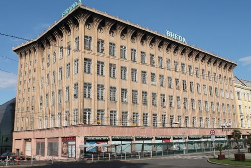 Minulost Bredy ožívá: Oprava obchodního domu vrcholí a lidé nahlížejí původními okny