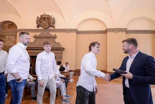 Mistři z Talentu dorazili na plzeňskou radnici. Město jim přidá půl milionu na mládež