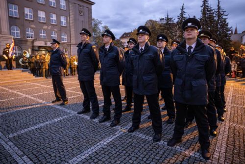 Noví hrdinové Plzně - 16 hasičů složilo slavnostní slib