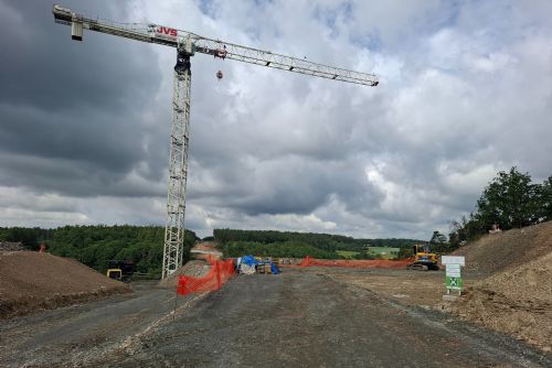 Obchvat Plas se rozbíhá. Přes údolí Střely povede most vysoký téměř 90 metrů
