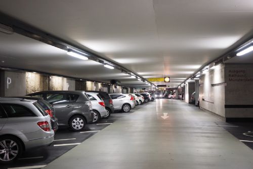 Parkování v Praze může zdražit až na 9 600 Kč ročně