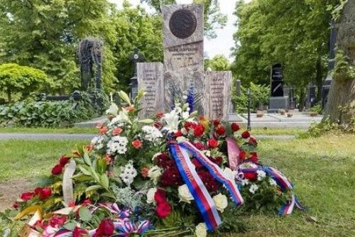 Plzeň uctila Marie Uchytilovou čestným hrobem na Ústředním hřbitově