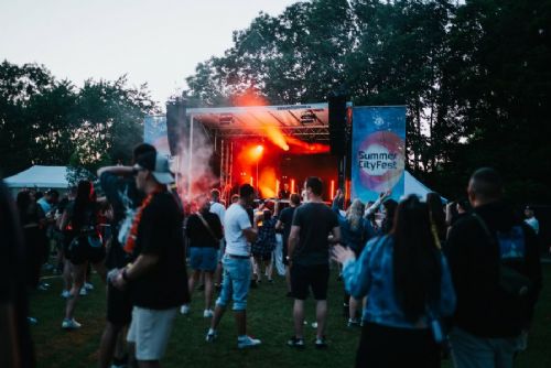 Plzeň zahájí léto dvoudenním Summer City Festem. 19. a 20. června ožije Paromlýnský dvůr rapem, technem i DnB