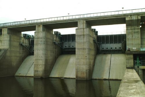Pod jezy ubývá vody. Malé vodní elektrárny musí dodržet zůstatkový průtok