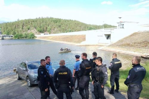 Policie kontrolovala rybáře na Hracholuskách. Čtyři přestupky skončily pokutou