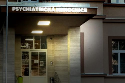 Škrtil ho do bezvědomí. Policie řeší útok v psychiatrické léčebně jako pokus o vraždu