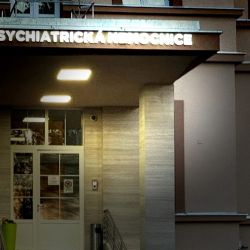 Škrtil ho do bezvědomí. Policie řeší útok v psychiatrické léčebně jako pokus o vraždu