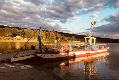 Přívoz na Lipně může nabrat zpoždění: přestavba na hybridní pohon posouvá sezonu