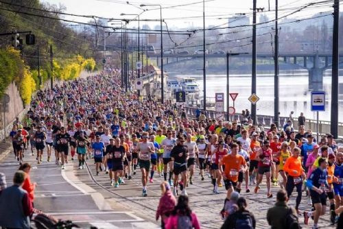 Půlmaraton 28. března zablokuje centrum Prahy, dopravní podnik doporučuje metro