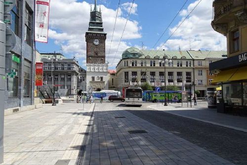 Rekonstrukce třídy Míru: Nová dlažba a více zeleně v Pardubicích