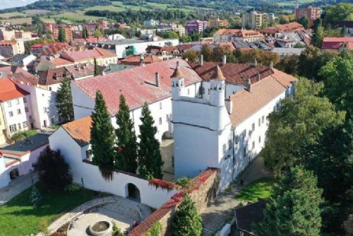 Rekonstrukce Žerotínského zámku: Moderní sklo a rozšířená realita v Novém Jičíně