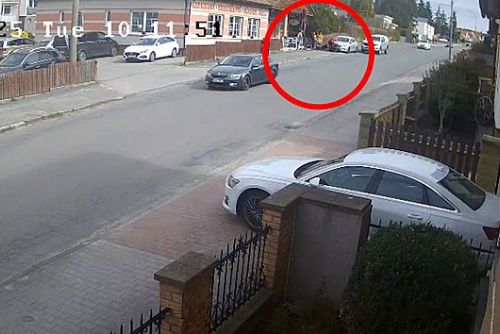 Řidička z Horní Břízy, kde nezajištěné auto srazilo těhotnou, vyvázla s pokutou