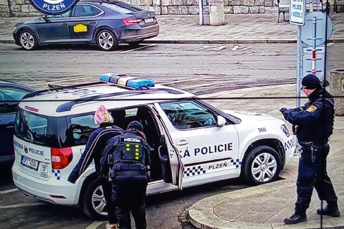 Strážníci v Plzni na nádraží našli další uprchlou dívku z dětského domova