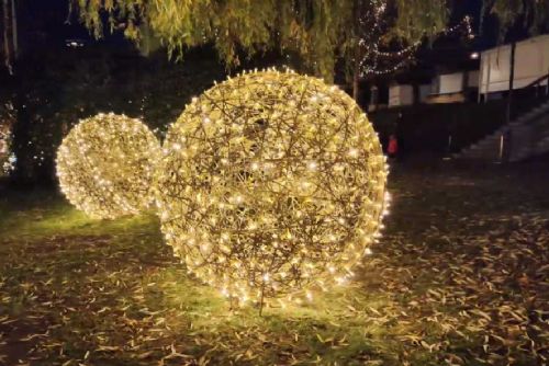 Světelný park Srdce Evropy rozzáří Žluté lázně a přenese návštěvníky napříč kontinentem