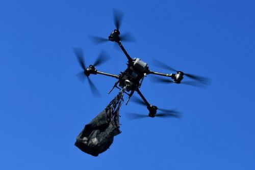 Těžké nákladní drony za miliony korun posílí zásahy hasičů v terénu