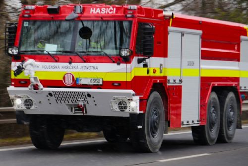 Tragická nehoda u Černošína - jeden mrtvý, dva v kritickém stavu