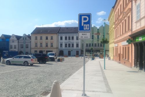 V Tachově se změnilo parkování. Jedni jsou nadšení, druzí váhají