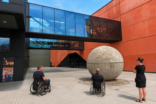 Vozíčkáři zůstanou v Novém divadle stranou. Důstojnější místa se znovu odkládají