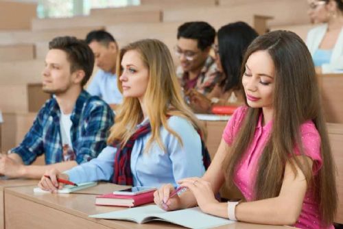 Vysokoškoláků přibývá. Jižní Čechy drží krok a Budějovice posilují roli univerzitního centra