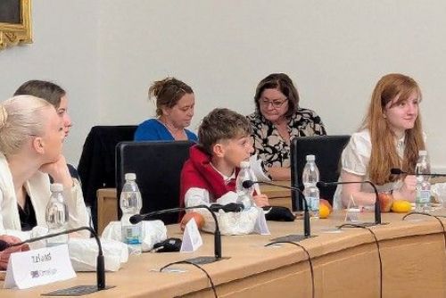 Žáci diskutovali s plzeňskou radnicí o bezpečnosti a psychickém zdraví