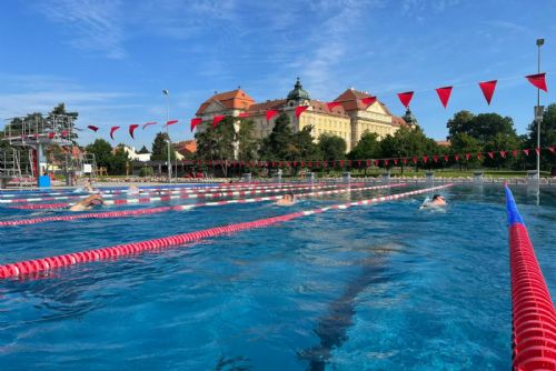 Znojmo zesiluje ochranu na plovárně Louka po útoku romských dětí