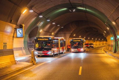 Autobusová linka 145 testovala provoz i evakuaci v tunelu Blanka