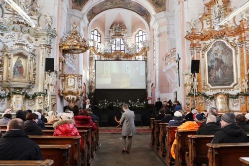 Biskup Holub požehnal nové kapli Křtu Páně v Dobřanech