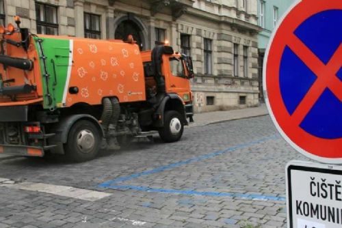 Blokové čištění v Praze začne 1. dubna. Řidiči musí přeparkovat, jinak hrozí odtah