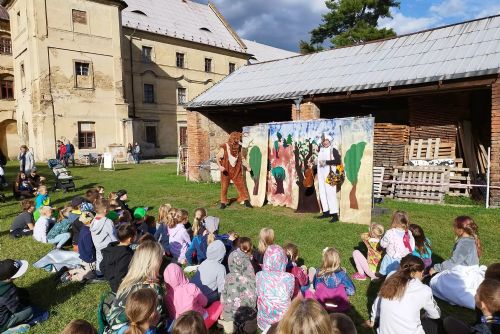 Dožínky v Oseku u Duchcova: Mše, štrůdl a sousedské posezení