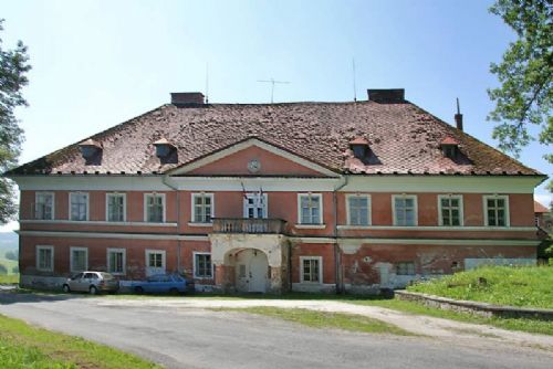 Hartmanice vyhlásily uzávěru na zámečky. Vlastníci se bojí, kam až může zasáhnout obec a stát