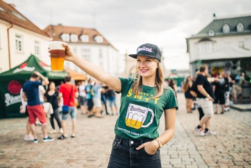 Koncerty na nádvoří pivovaru. Léto v Prazdroji nabídne 17 večerů pod širým nebem