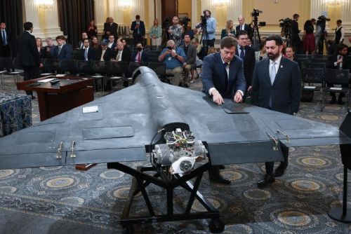 Na plzeňském náměstí vystaví maketu smrtícího dronu, akce Dárek pro Putina pokračuje