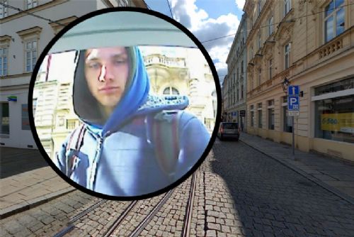 Našel peněženku a začal platit cizí kartou. Policie v Plzni hledá muže z kamer