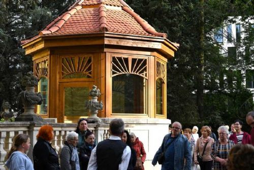 Nevyužívaný altán v českobudějovickém DDM nahradila nová venkovní učebna