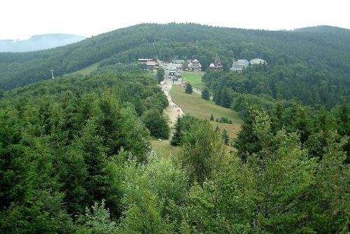 Nová opatření parkování na Pustevnách: pokuty a více spojů