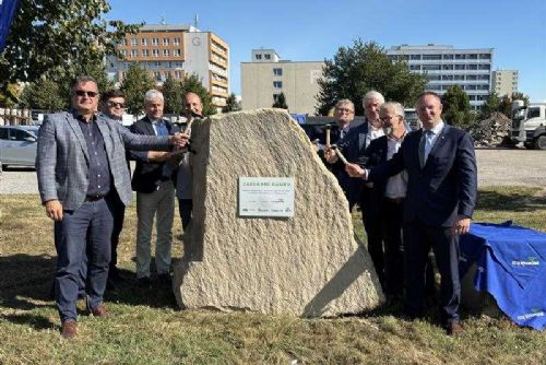 Nový pavilon a parkovací dům v Jihlavě: Investice ušetří 200 milionů