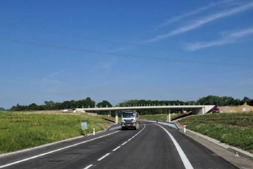 Obchvat Lišova dokončen: 9,5 km nová silnice za miliardu korun přináší úlevu a bezpečnost