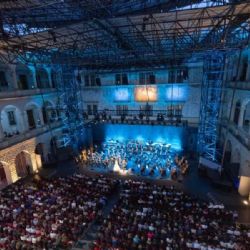 Pardubicko v rytmu letních kulturních festivalů: Smetanova Litomyšl, ZZ Top i Hrady CZ