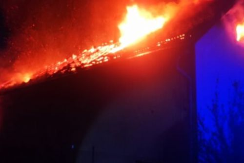 Po požáru v Pocinovicích nalezli hasiči ohořelé tělo