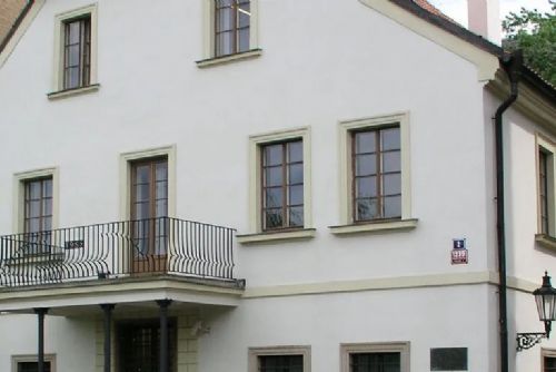 Poštovní muzeum se 11. června vrací do Vávrova mlýna, vystaví biedermeier a telefon z Konopiště